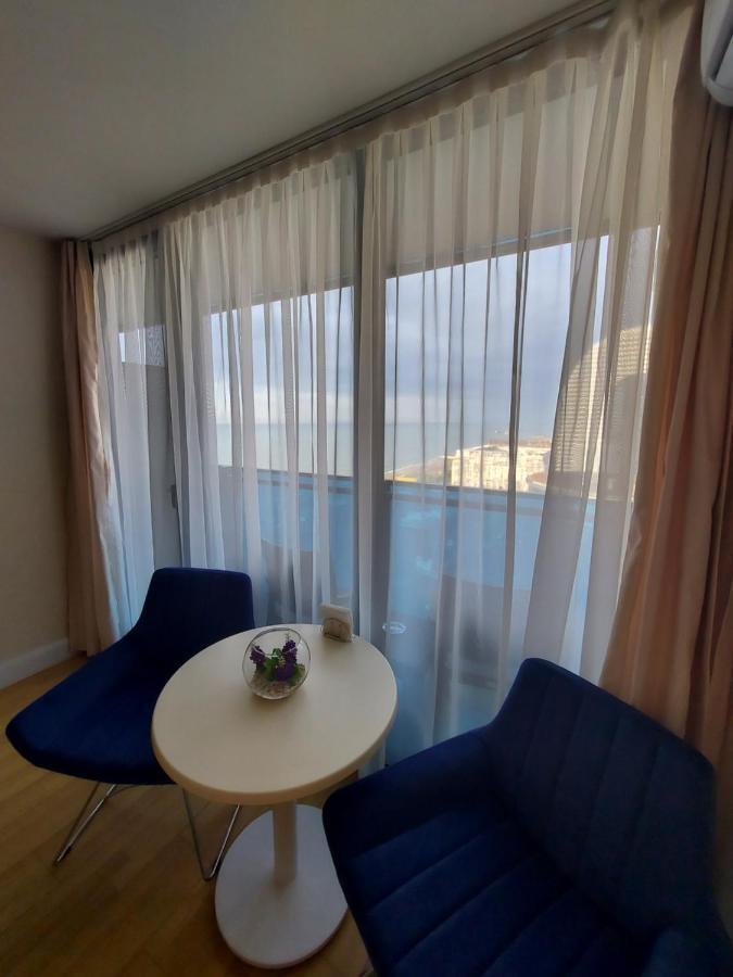 Apartamento Номера На Высоких Этажах 24,31 Batumi Exterior foto