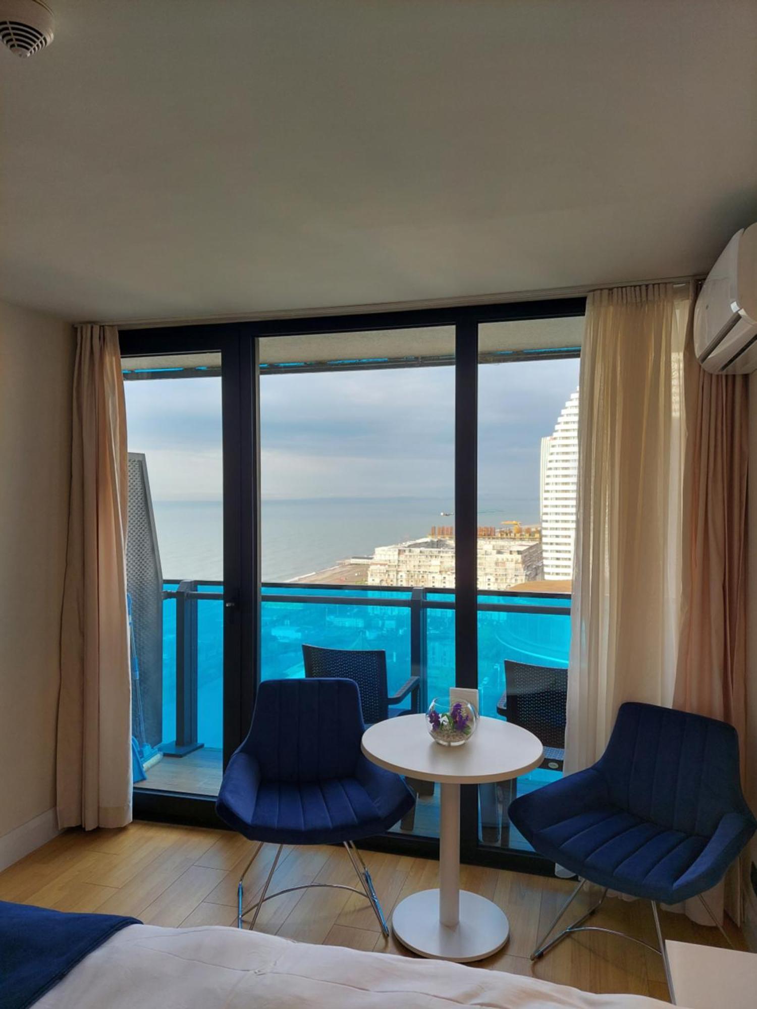 Apartamento Номера На Высоких Этажах 24,31 Batumi Habitación foto